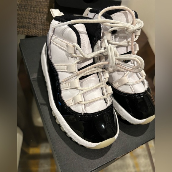 Jordan 11 Retro Size 9c - Picture 1 of 7